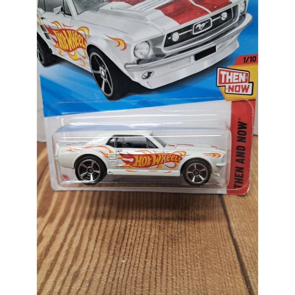 Hot Wheels '67 Ford Mustang Coupe #121 White – Muscle Mania 1:64 Diecast NIP